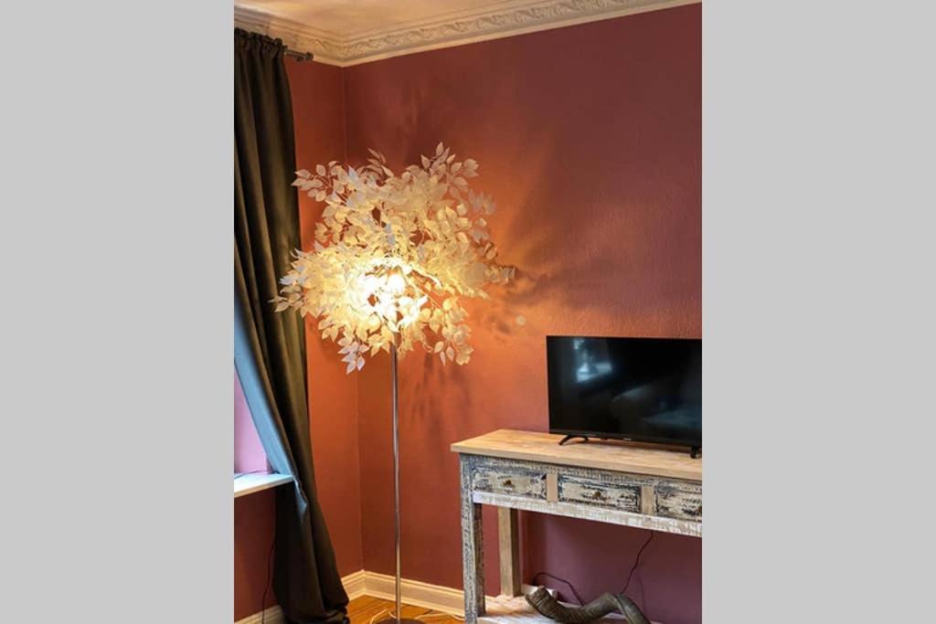 Perfekter Altbaucharme In Zentraler Lage ! Apartment