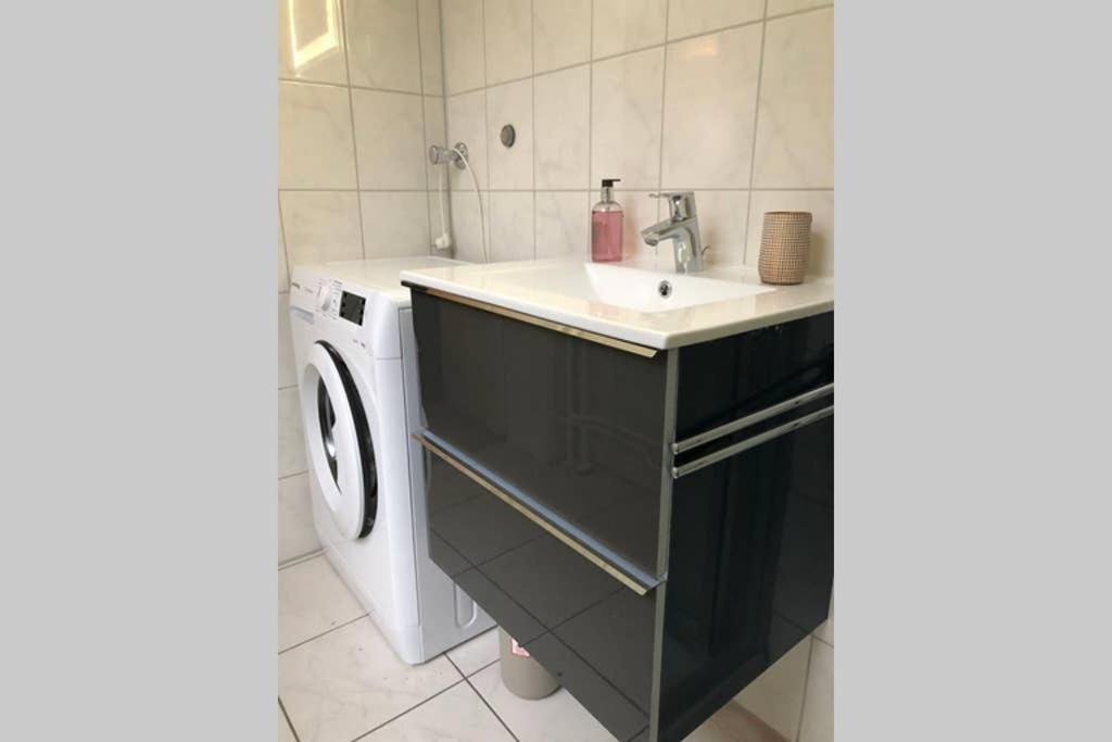 Perfekter Altbaucharme In Zentraler Lage ! *