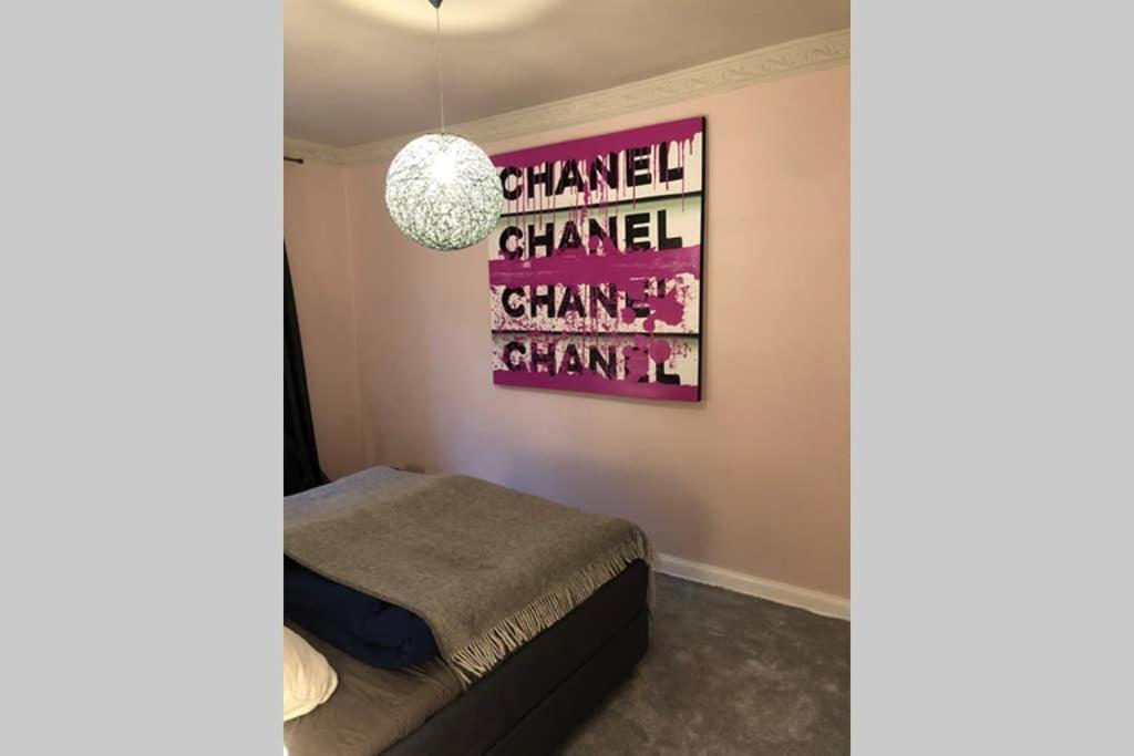 Perfekter Altbaucharme In Zentraler Lage ! Apartment *